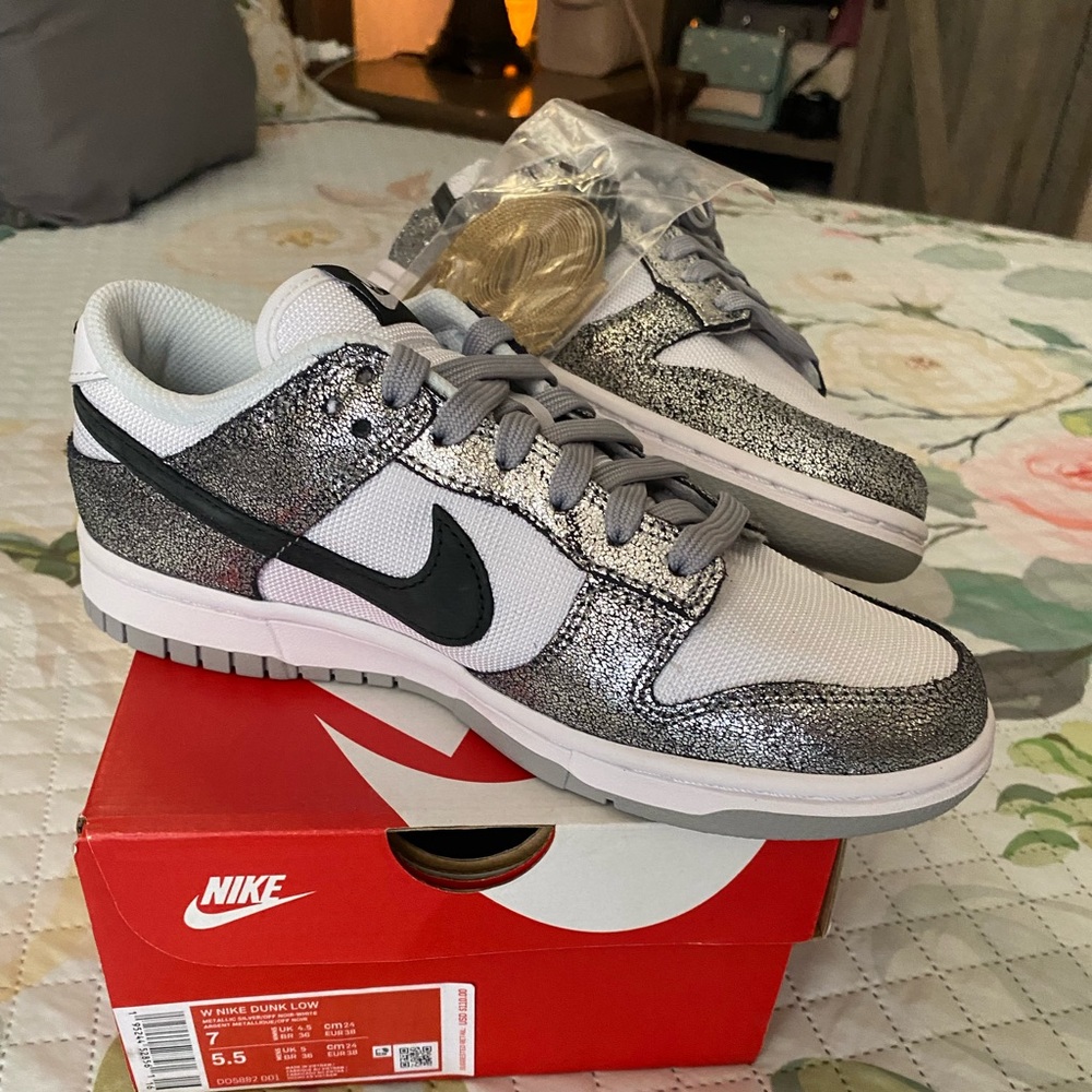 Nike dunk Low Golden Gals Size 7